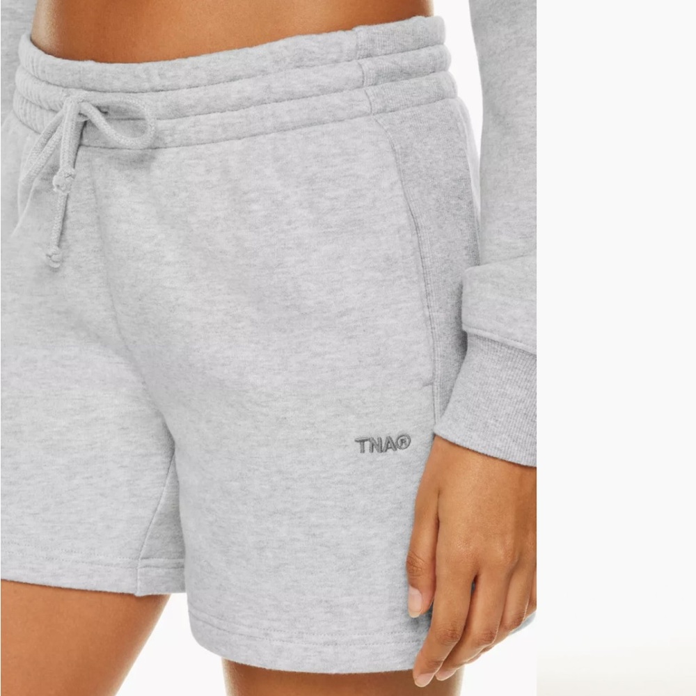 Aritzia TNA boyfriend sweatshorts